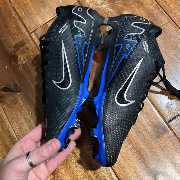 Nike soccer cleats size 6 men’s